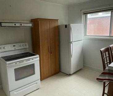 For Lease - 482 Vernon Avenue, Overbrook - Castleheights and Area, ... - Photo 4