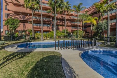 3 Bedroom Apartment For Rent in New Golden Mile, Málaga - Photo 2