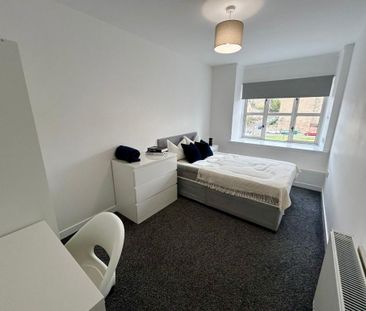 3 bedroom flat to rent - Photo 4