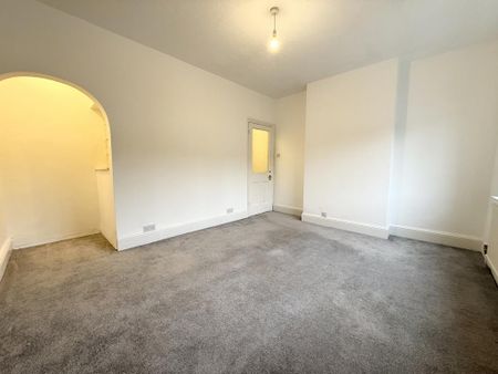 3 bedroom end of terrace house to rent - Photo 2
