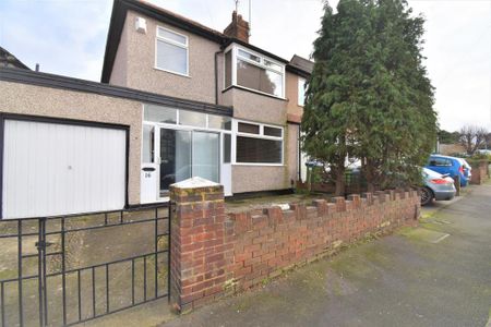 1 bedroom in a house share to rent - Photo 4