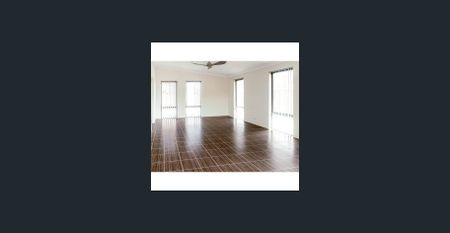 Charming 3-Bedroom Family Home in Beckenham - Photo 3