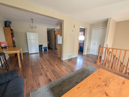 **ALL INCLUSIVE** STUDENT ROOMS FOR RENT IN WELLAND!! - Photo 3