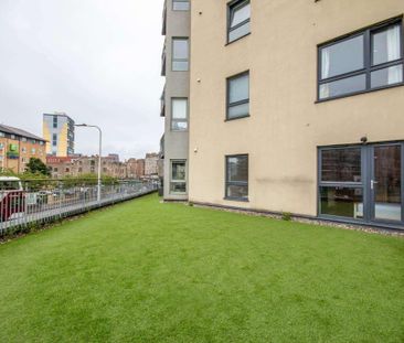 3 bedroom flat to rent - Photo 4