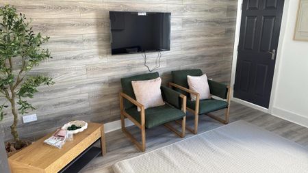 1 bedroom in a house share to rent - Photo 2