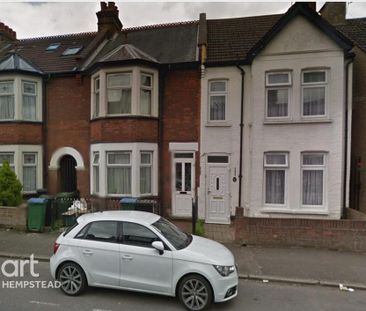 1 bedroom in a house share to rent - Photo 4