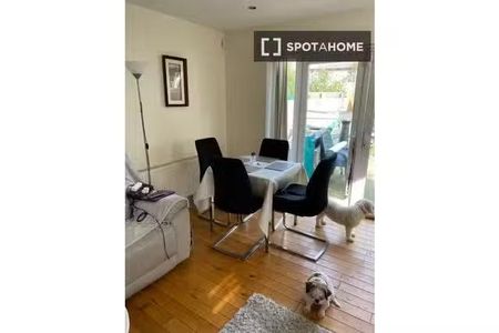 Cozy room in 4-bedroom houseshare in Dún Laoghaire, Dublin - Photo 4