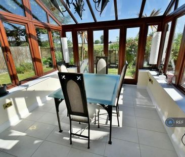 1 bedroom in a house share to rent - Photo 2
