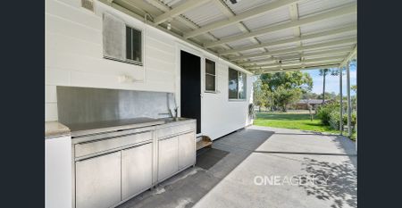 CHARMING FAMILY HOME IN SANCTUARY POINT - Photo 4