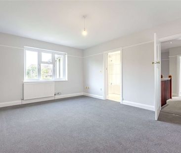 Beautifully presented 5 bedroom family home in popular southern par... - Photo 2