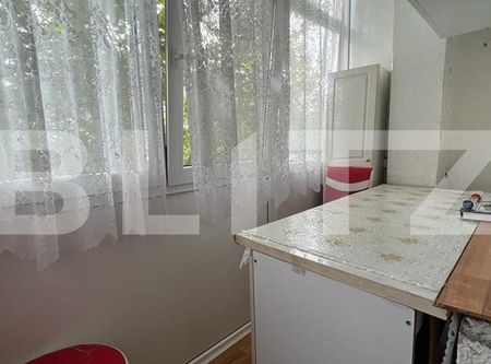 Apartament cu 2 camere în zona Rovine, complet mobilat, situat la etajul trei - Fotografie 2