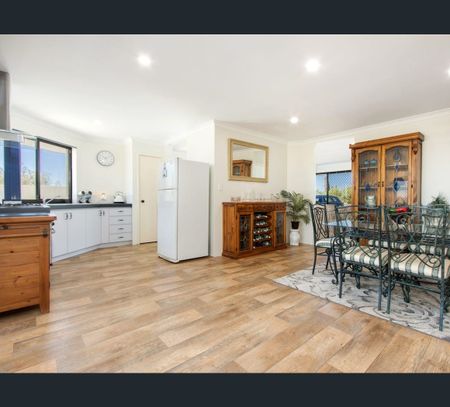 10 Fitzsimmonds Place, Leda, WA 6170 - Photo 4