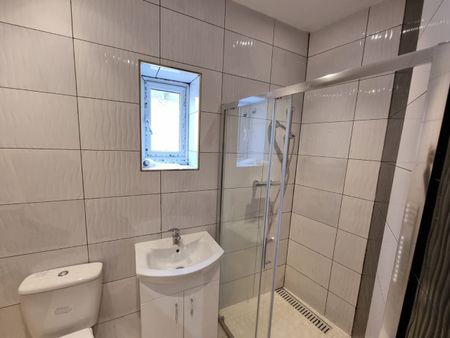 Room in a Shared House, Chudleigh Crescent, IG3 - Photo 5