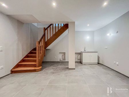 Rental Apartment Paris 18th Clignancourt - Photo 2