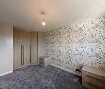 4 bedroom semi-detached house to rent - Photo 6