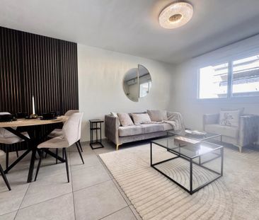 NICE - RUE SMOLLETT - Appartement trois pièces avec possibilité par... - Photo 1