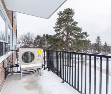 150 The Donway West - Photo 5