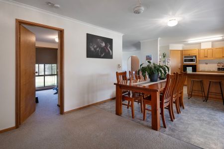 2 Burgess Court, Newstead. - Photo 3