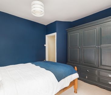 2 Bed Flat, Lydden Grove, SW18 - Photo 3