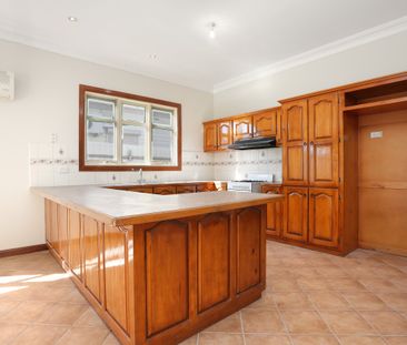 Spacious Family Home in the Heart of Brunswick - Photo 5