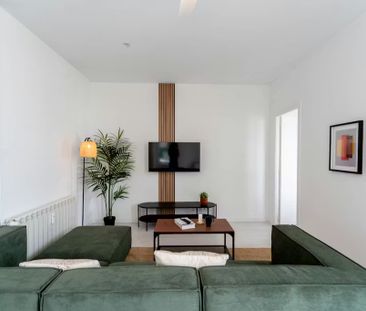 Calle de Fuencarral, Madrid, Community of Madrid 28010 - Foto 2