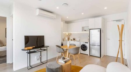 NYC Style apartment in epic location - Photo 2