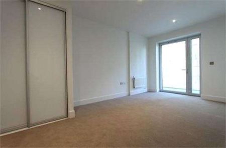 Three bed apartment in an amazing modern development that has transformed the local area and skyline across Woolwich. - Photo 3