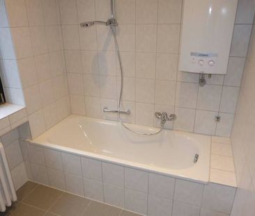 Trier-Heiligkreuz, renovierte 4 ZKB mit Loggia ab 1.3.26 zu vermieten. - Photo 2