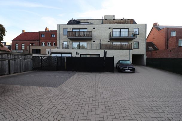 Een appartement op de 2de verdieping links met terras en garage in het centrum van Merksplas. - Photo 1