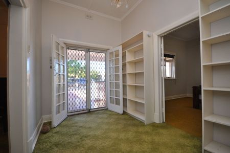 CLASSIC BUNGALOW - Photo 4