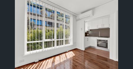 North-facing modern retreat - Photo 2