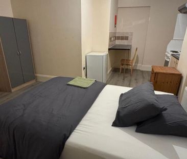 Studio to rent - Photo 4