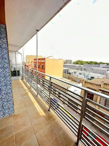 Plaça Constitució, Burjassot, Valencian Community 46100 - Photo 5