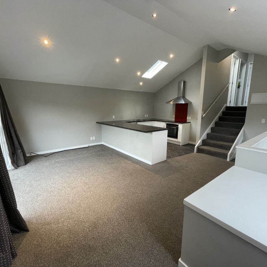 Sunny 3-Bedroom Townhouse in Sought-After Wadestown - Photo 1