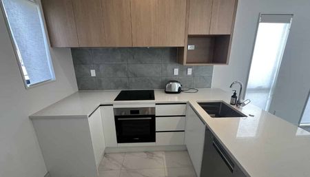 Modern Family Living in the Heart of Mount Wellington! - Photo 3