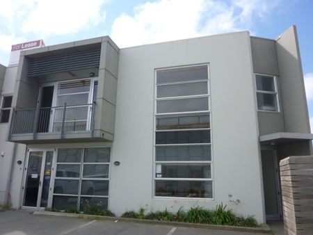 Modern 2-bedroom and 2-ensuite Apartment - Photo 3