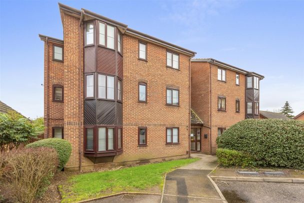 Poets Chase, Aylesbury - Photo 1