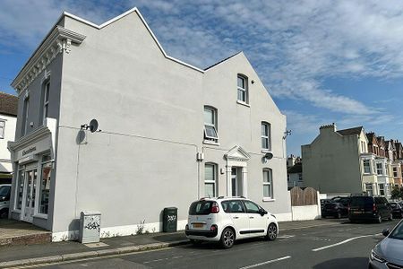 1 bedroom flat to rent - Photo 3