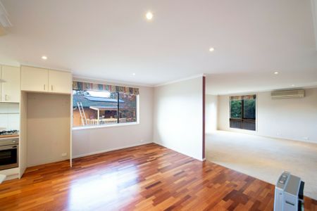 Three Bedroom Family Home - Photo 4