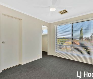 Stunning Townhouse - Photo 5