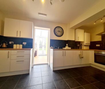 1 bedroom in a house share to rent - Photo 4