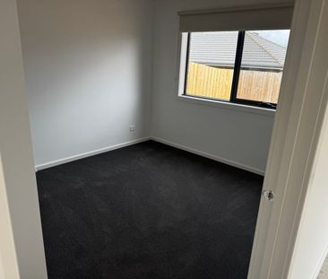 BRAND NEW - $525 PW AVAIL NOW - Photo 1