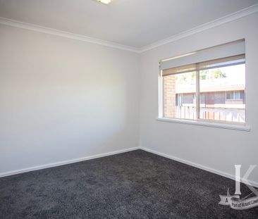 Immaculate Top Floor Apartment - Photo 5