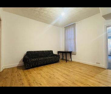 4 Bed Terraced House, Somerby Road, IG11 - Photo 1