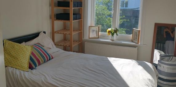 Room in a Shared House, Madrid Rd, SW13 - Photo 2