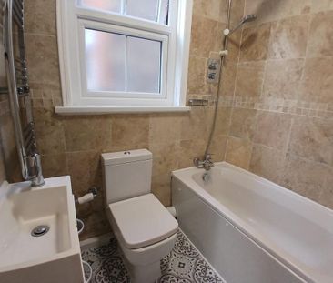 3 bedroom semi-detached house to rent - Photo 5