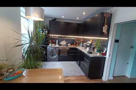 Room in a Shared Flat, Elliott Road, CR7 - Photo 4