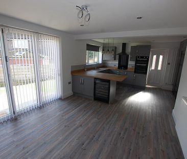 4 bedroom detached house to rent - Photo 6
