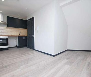 Raymond Crescent, Guildford, Surrey, GU2 - Photo 3