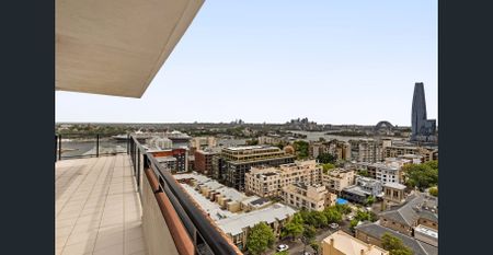 Prime Location, Exceptional 3-Bedroom Apartment with Breathtaking Views！ - Photo 5